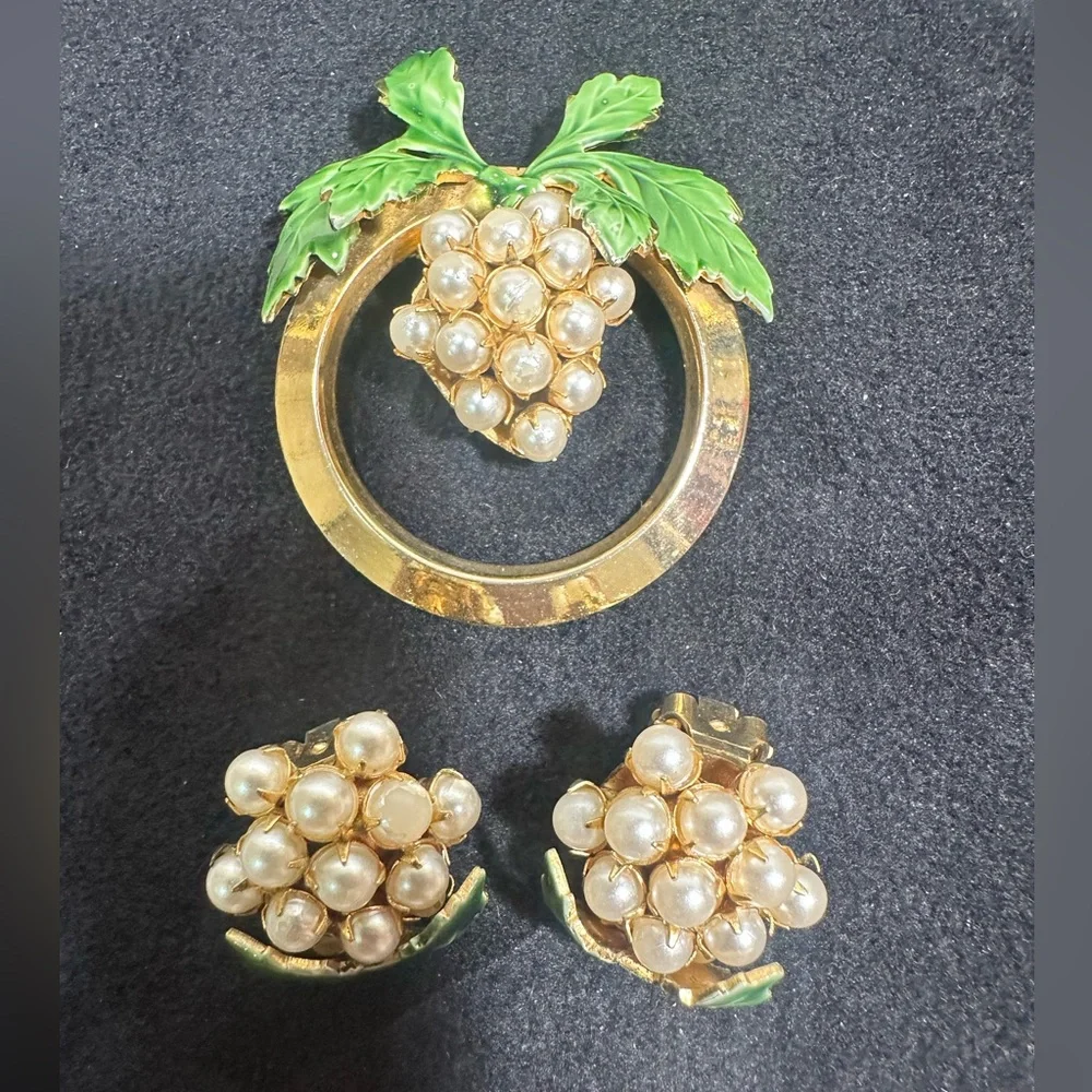🚨RARE🔥: Vtg Sandor Pearl Cluster Accent Brooch & Earring Set - Picture 12 of 12